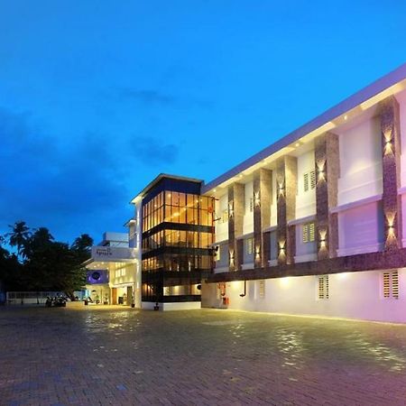 Hotel Apsara Shoranur Bagian luar foto