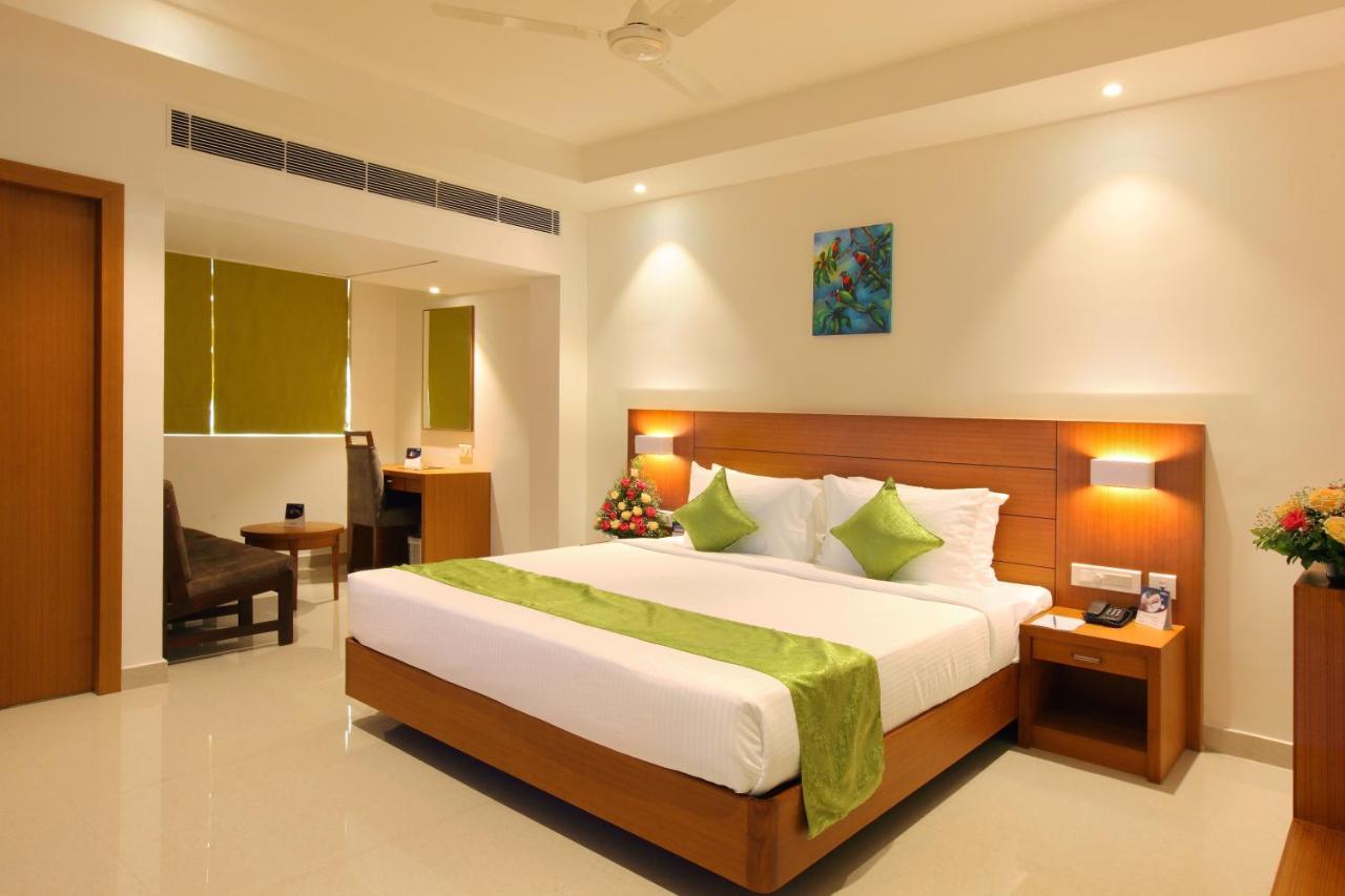 Hotel Apsara Shoranur Bagian luar foto