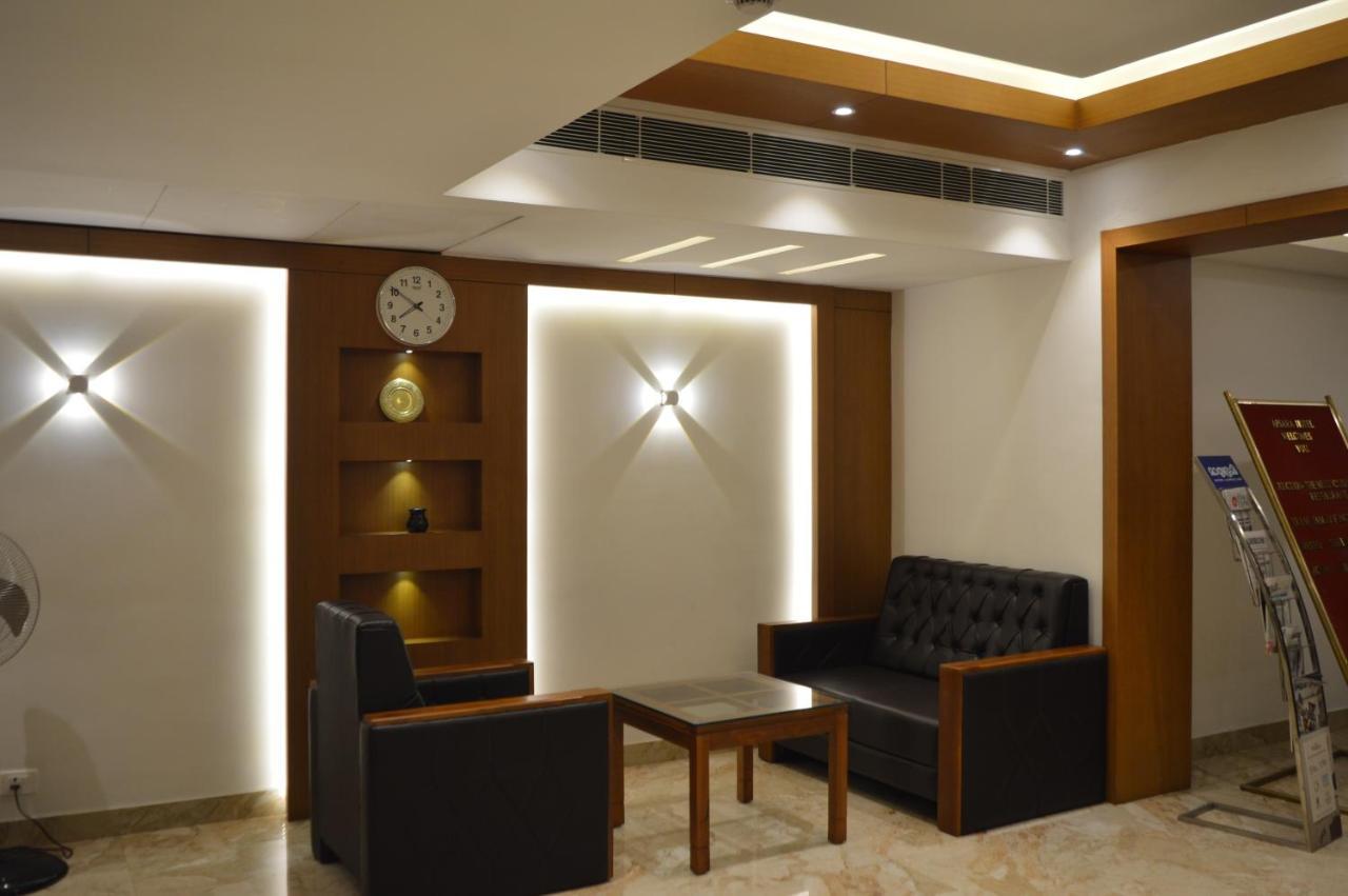 Hotel Apsara Shoranur Bagian luar foto