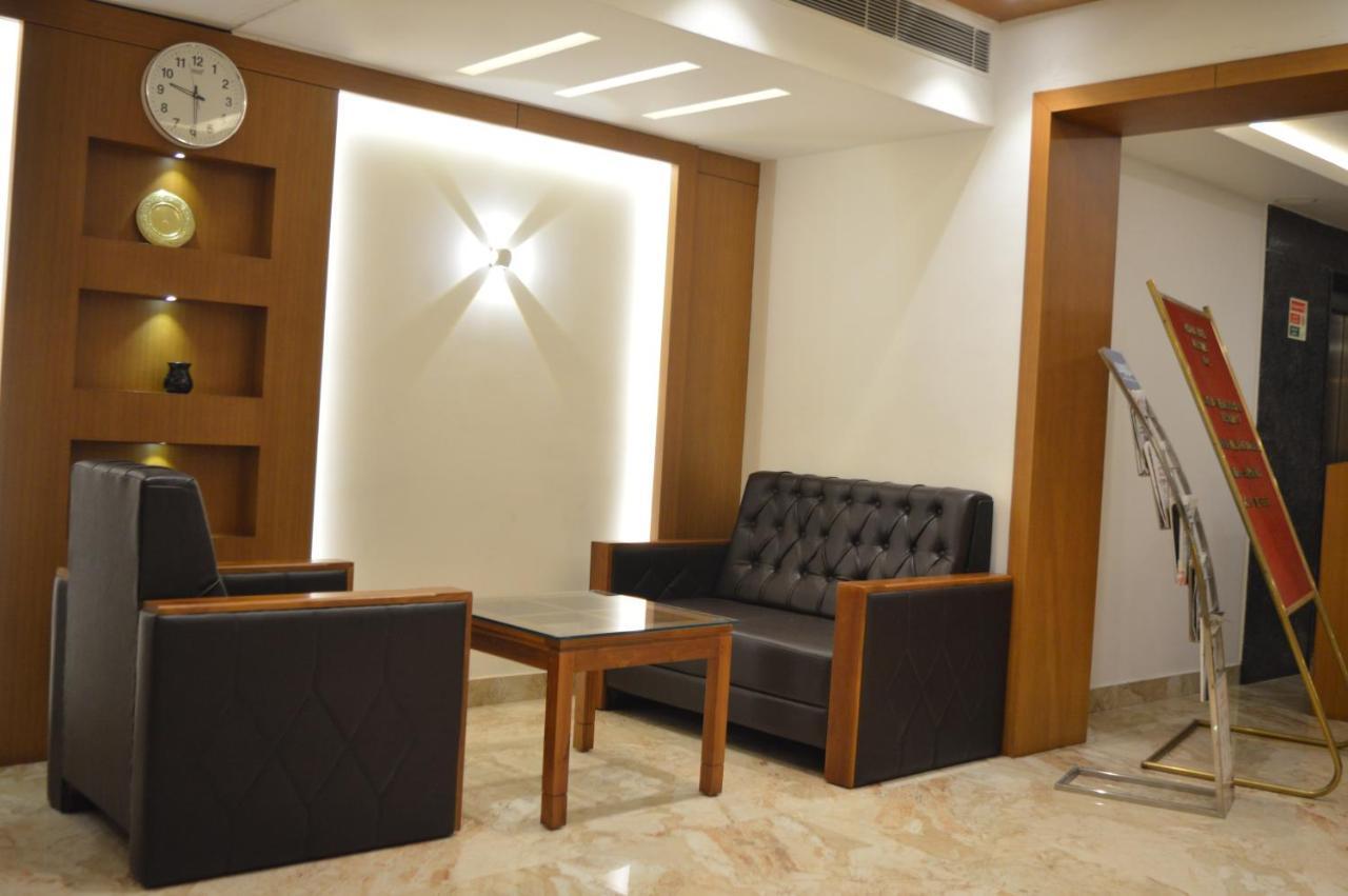 Hotel Apsara Shoranur Bagian luar foto