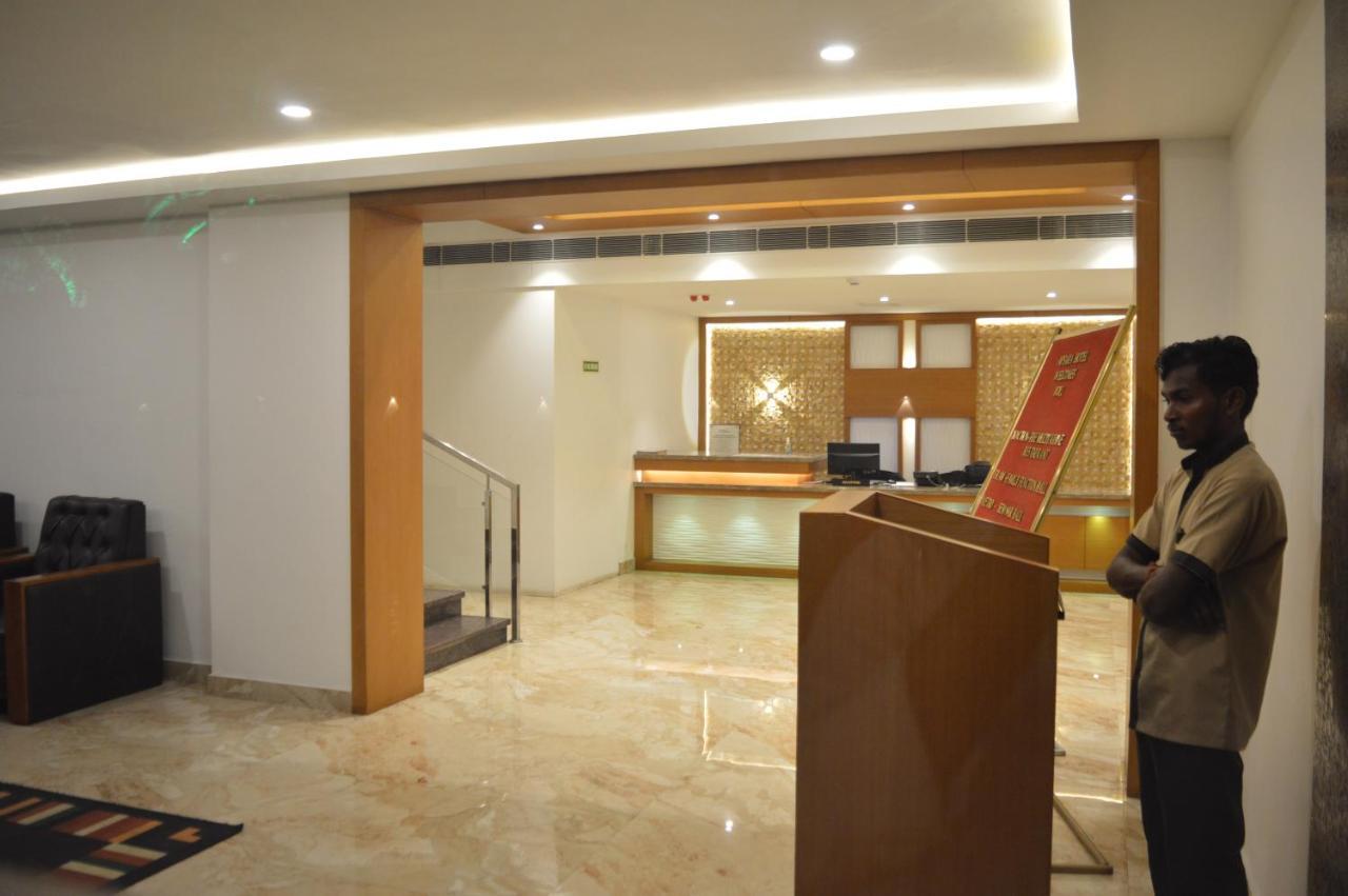 Hotel Apsara Shoranur Bagian luar foto