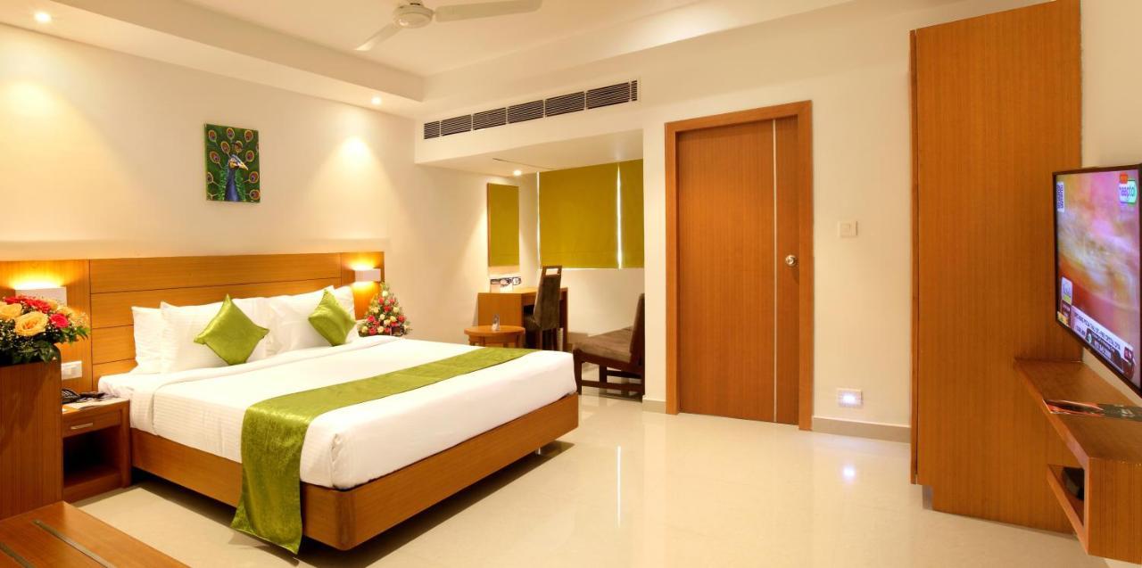 Hotel Apsara Shoranur Bagian luar foto