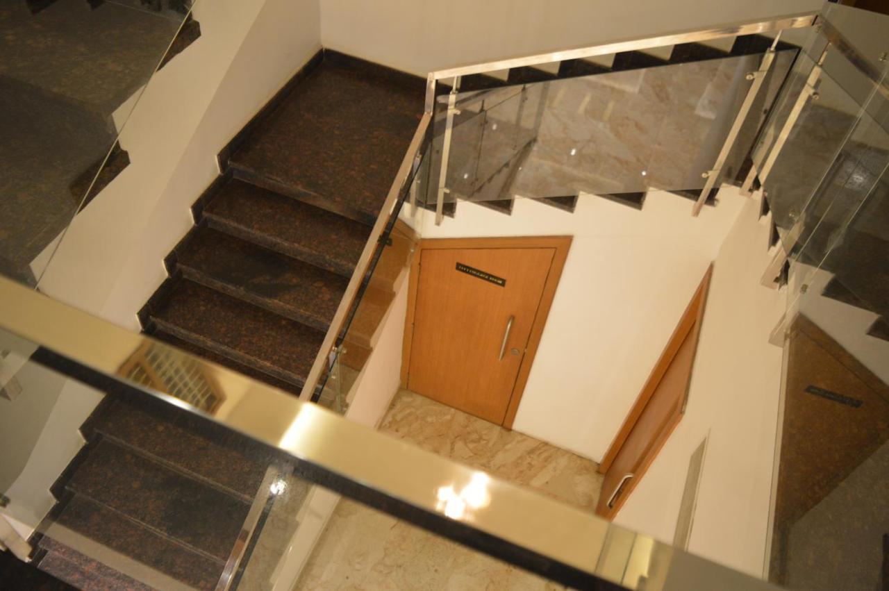 Hotel Apsara Shoranur Bagian luar foto