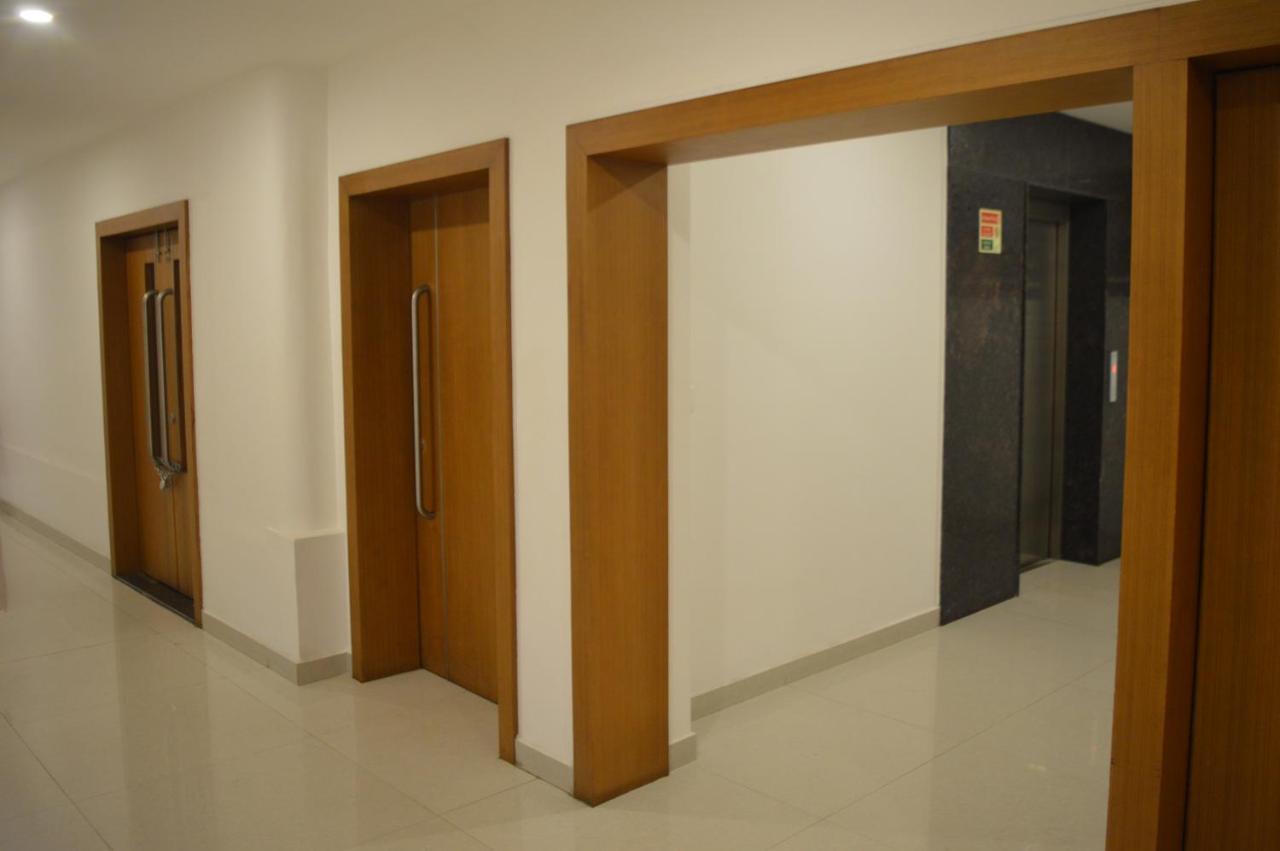 Hotel Apsara Shoranur Bagian luar foto