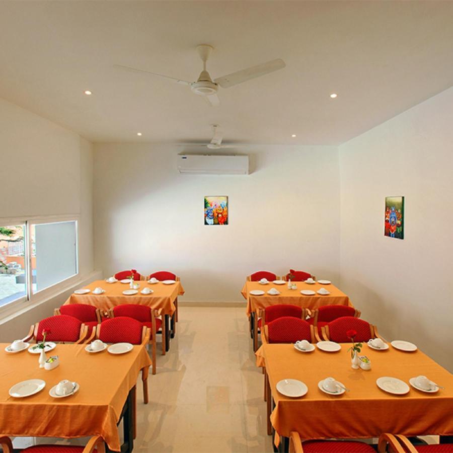 Hotel Apsara Shoranur Bagian luar foto
