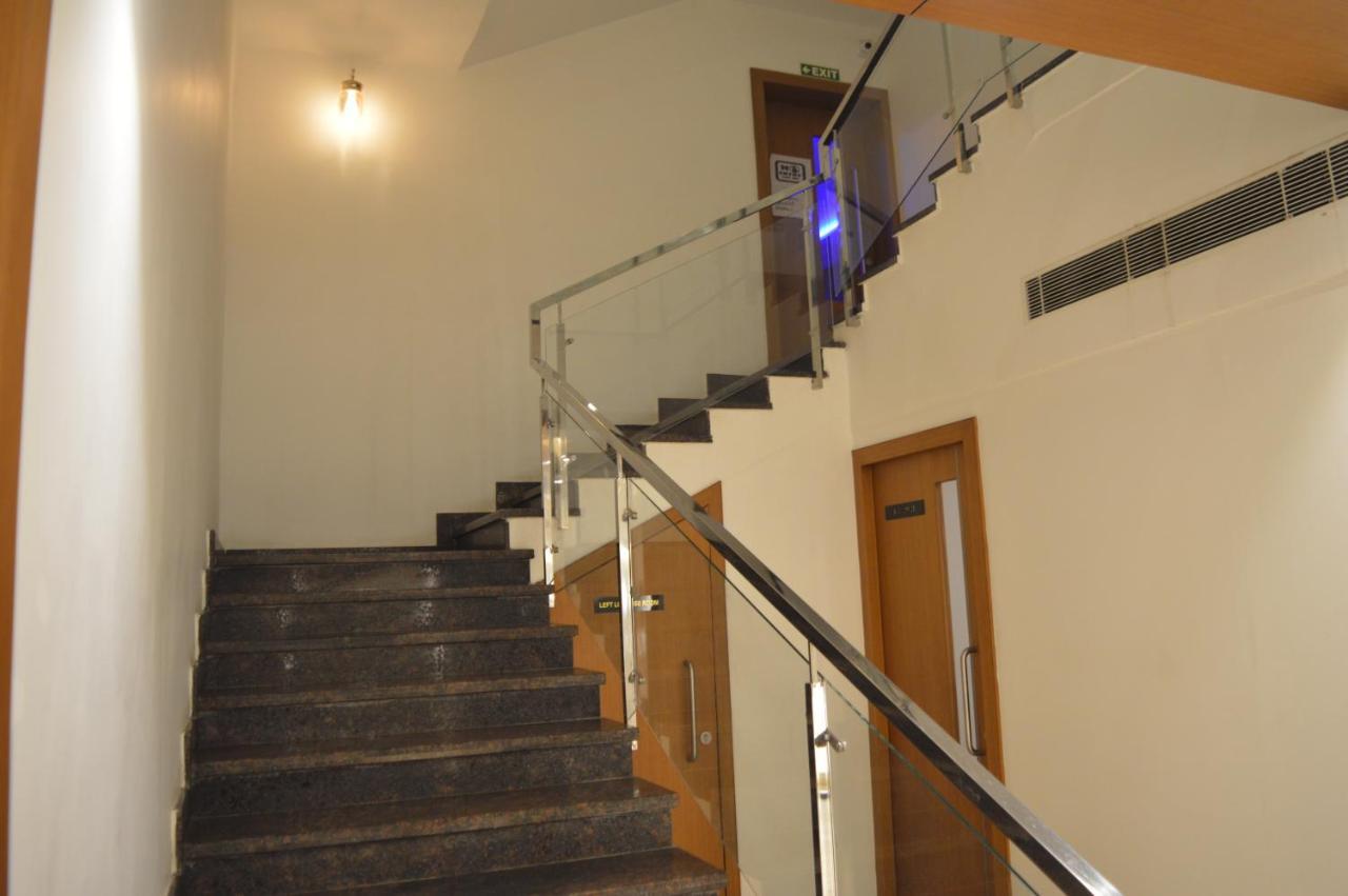 Hotel Apsara Shoranur Bagian luar foto