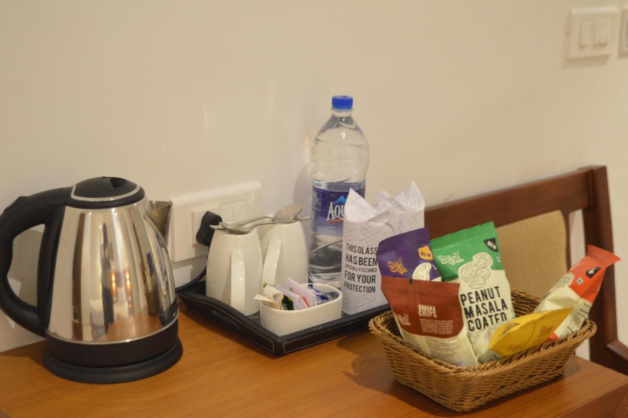 Hotel Apsara Shoranur Bagian luar foto