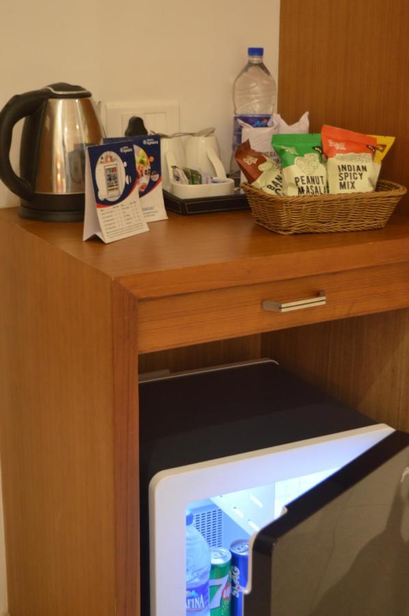 Hotel Apsara Shoranur Bagian luar foto
